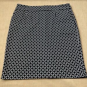 Adrienne Vittadini Black & White Pattern Short Pencil Skirt